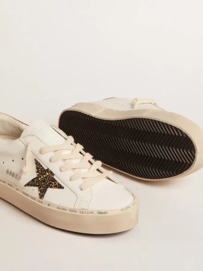 Hi Star LTD med svart och guldglittrande stjärna och guldfärgad hälflik Hi Star LTD med svart och guldglittrande stjärna och guldfärgad hälflik