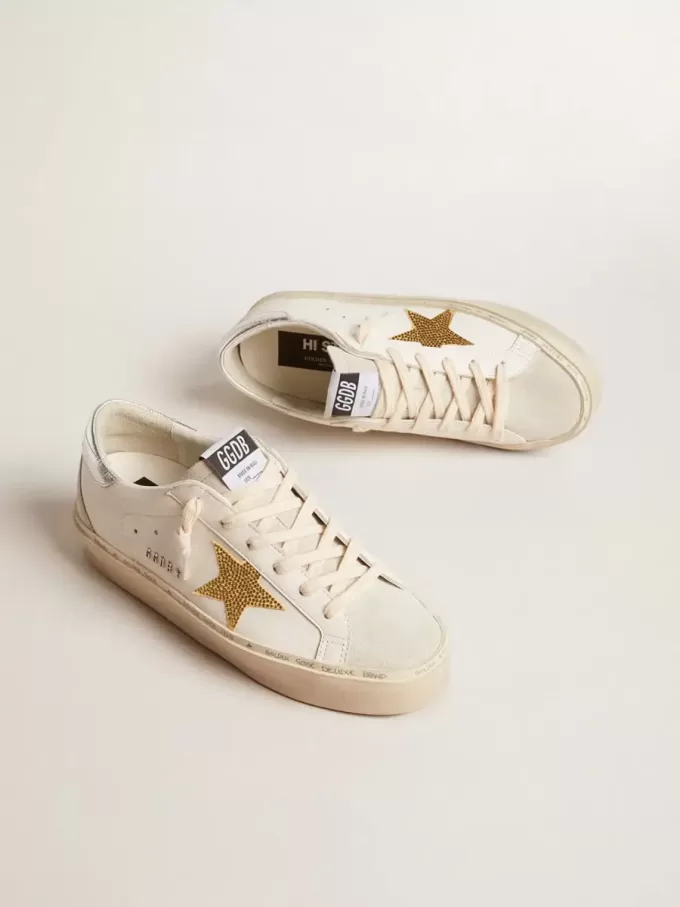 Hi Star med Swarovski-kristallstjärna och silverfärgad läderflik på hälen Hi Star med Swarovski-kristallstjärna och silverfärgad läderflik på hälen