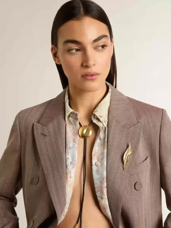Jewelmates bolo-slips i svart läder med antikgulddetaljer i metall Jewelmates bolo-slips i svart läder med antikgulddetaljer i metall