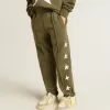 Joggingbyxor för pojkar i militärgrön färg med vita stjärnor Joggingbyxor för pojkar i militärgrön färg med vita stjärnor
