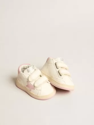 Junior June i nappa med stjärna och hälflik i gammalt rosa mocka