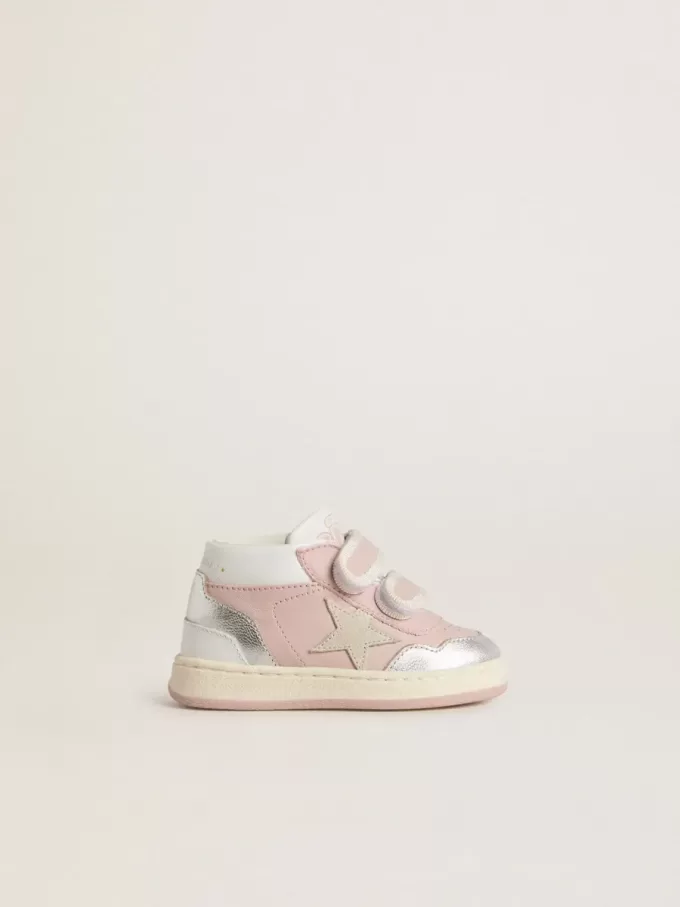 Junior June i rosa läder med insatser i metallicläder och stjärna i mocka Junior June i rosa läder med insatser i metallicläder och stjärna i mocka