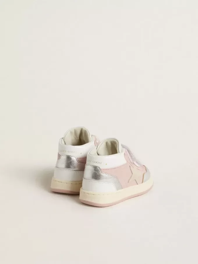 Junior June i rosa läder med insatser i metallicläder och stjärna i mocka Junior June i rosa läder med insatser i metallicläder och stjärna i mocka