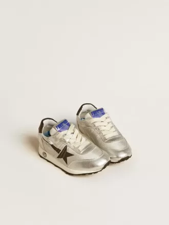 Junior Marathon i silverfärgad nylon med svart stjärna och läderflik på hälen