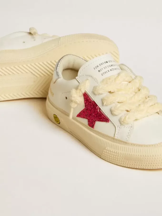 Junior May med fuchsia glitterstjärna och metallisk läderhälflik