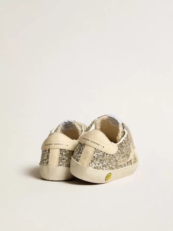 Junior Old School i platina glitter med läderstjärna och hälflik Junior Old School i platina glitter med läderstjärna och hälflik