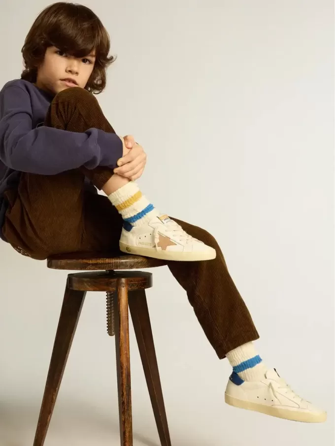 Junior Super-Star i nappaläder med beige stjärna och blå hälflik Junior Super-Star i nappaläder med beige stjärna och blå hälflik