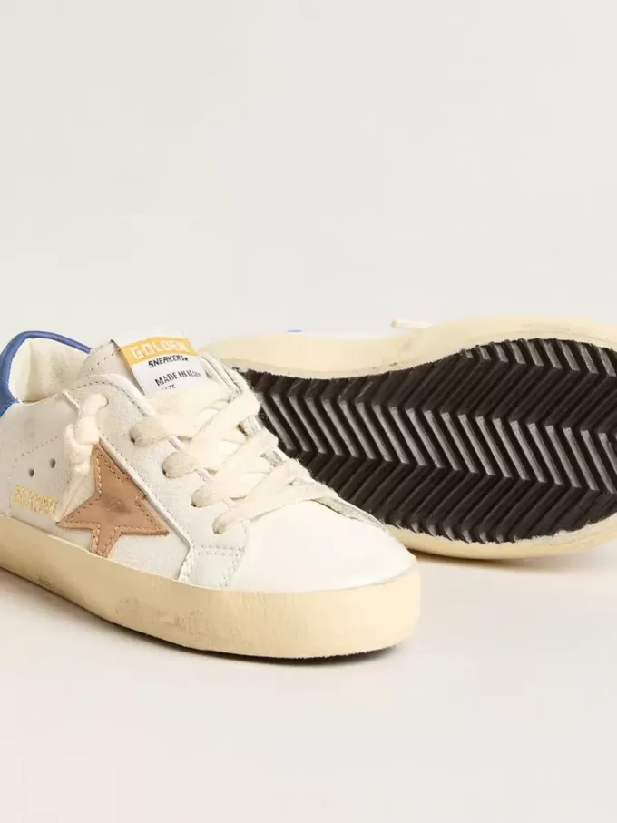 Junior Super-Star i nappaläder med beige stjärna och blå hälflik Junior Super-Star i nappaläder med beige stjärna och blå hälflik