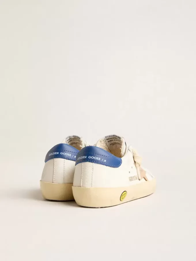 Junior Super-Star i nappaläder med beige stjärna och blå hälflik Junior Super-Star i nappaläder med beige stjärna och blå hälflik