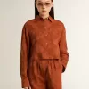 Kort skjorta för damer i tegelröd jacquard med vida ärmar Kort skjorta för damer i tegelröd jacquard med vida ärmar