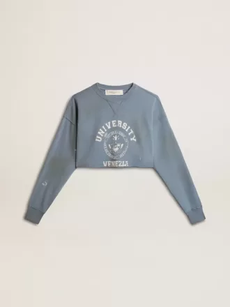 Kort sweatshirt i babyblått med slitna detaljer