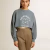 Kort sweatshirt i babyblått med slitna detaljer