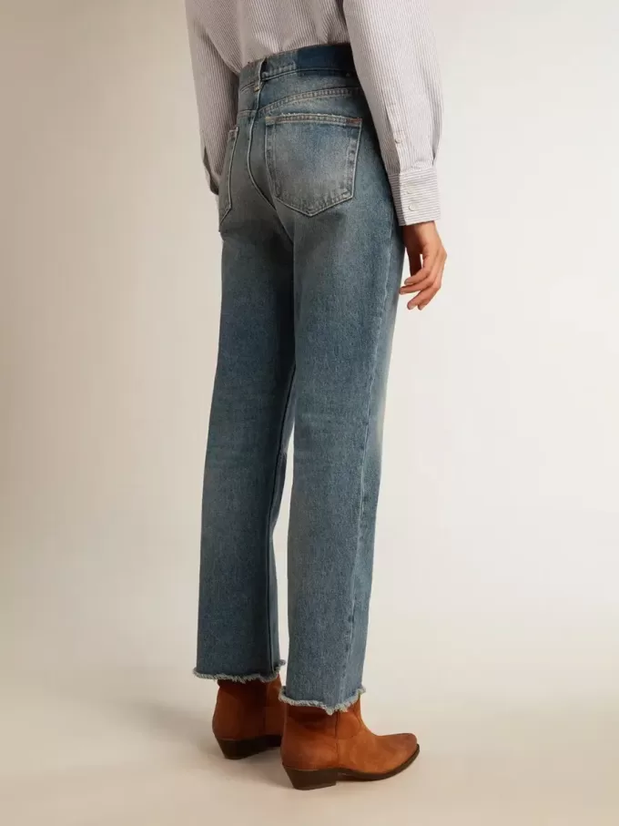 Korta, utsvängda jeans för damer med medium tvätt