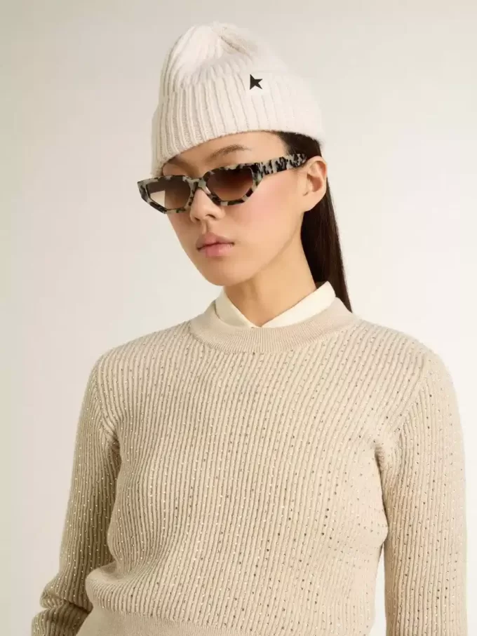 Kortare tröja med rund hals i beige ull med kristaller över hela ytan Kortare tröja med rund hals i beige ull med kristaller över hela ytan