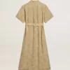 Kortärmad skjortklänning för dam i beige blommig jacquard Kortärmad skjortklänning för dam i beige blommig jacquard