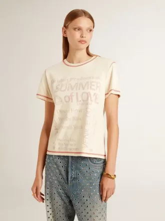 Krämefärgad dam-T-shirt med blekta röda accenter