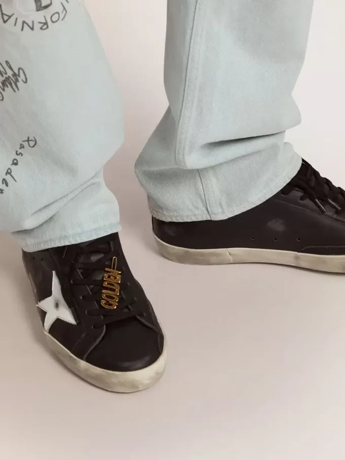 Lace lock för män med klämma i gammalt guldfärg med guldbokstäver Lace lock för män med klämma i gammalt guldfärg med guldbokstäver