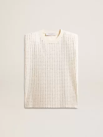 Åldrad vit ärmlös T-shirt dekorerad med kristaller