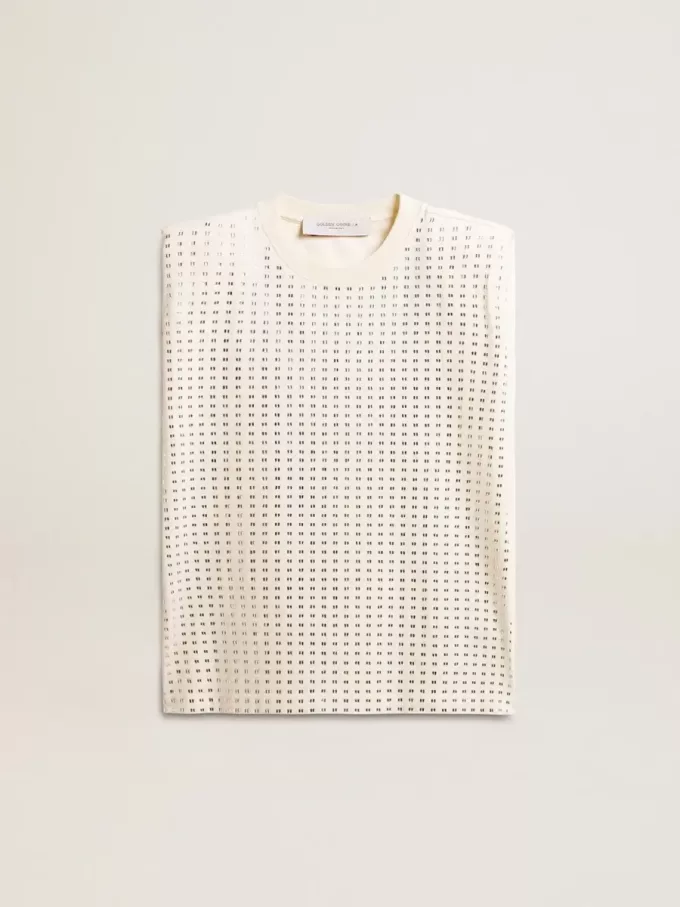 Åldrad vit ärmlös T-shirt dekorerad med kristaller