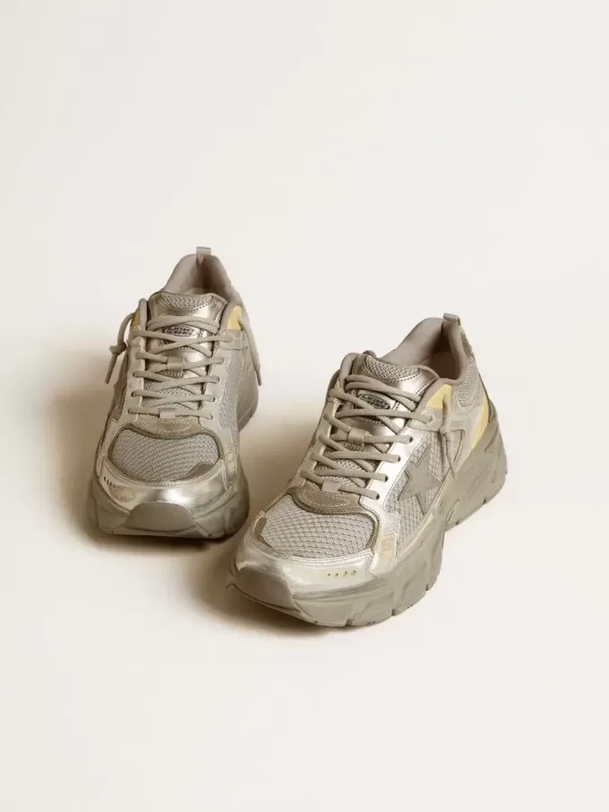 Lightstar för damer i metallicläder och silverfärgat nät med grå stjärna Lightstar för damer i metallicläder och silverfärgat nät med grå stjärna