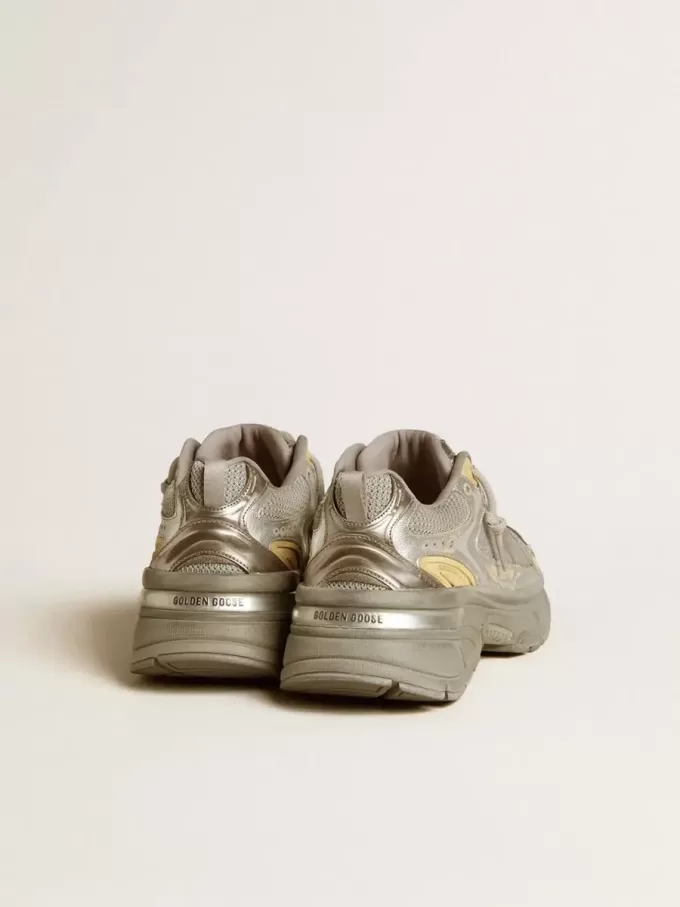 Lightstar för damer i metallicläder och silverfärgat nät med grå stjärna Lightstar för damer i metallicläder och silverfärgat nät med grå stjärna
