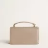 Liten Venezia-väska i beige läder med gulddetaljer Liten Venezia-väska i beige läder med gulddetaljer