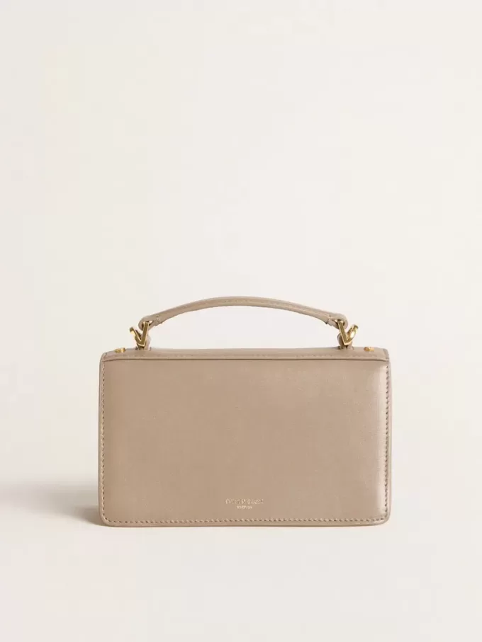 Liten Venezia-väska i beige läder med gulddetaljer Liten Venezia-väska i beige läder med gulddetaljer