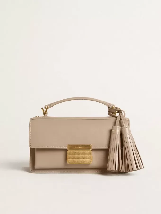 Liten Venezia-väska i beige läder med gulddetaljer Liten Venezia-väska i beige läder med gulddetaljer