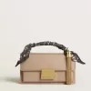 Liten Venezia-väska i beige läder med gulddetaljer Liten Venezia-väska i beige läder med gulddetaljer