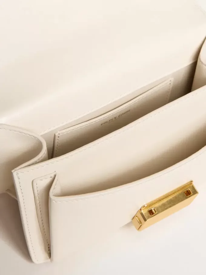 Liten Venezia-väska i smörfärgat läder med flätad scarf Liten Venezia-väska i smörfärgat läder med flätad scarf