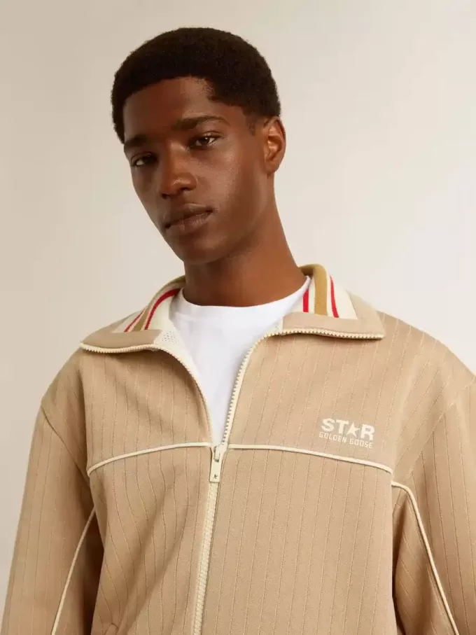 Ljusbeige sweatshirt med dragkedja och vit logotyp för herr Ljusbeige sweatshirt med dragkedja och vit logotyp för herr