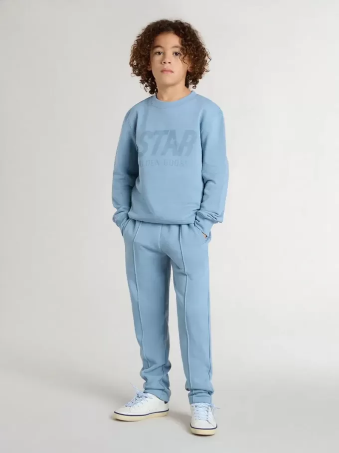 Ljusblå sweatshirt för pojkar med text på framsidan Ljusblå sweatshirt för pojkar med text på framsidan