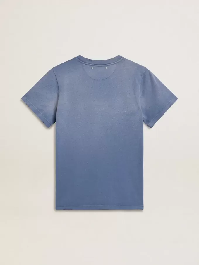 Ljusblå T-shirt för damer med tryck på bröstet Ljusblå T-shirt för damer med tryck på bröstet