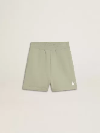 Ljusgröna shorts med vit stjärna