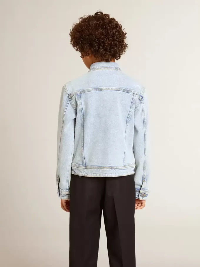 Lätt denimjacka med broderi Lätt denimjacka med broderi