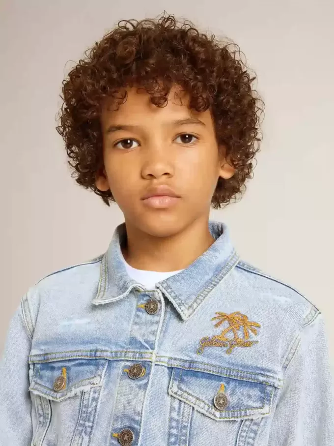 Lätt denimjacka med broderi Lätt denimjacka med broderi