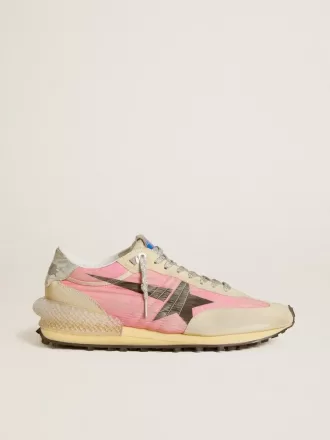 Marathon för herr i rosa nylon och guldfärgat mocka med svart tryckt stjärna