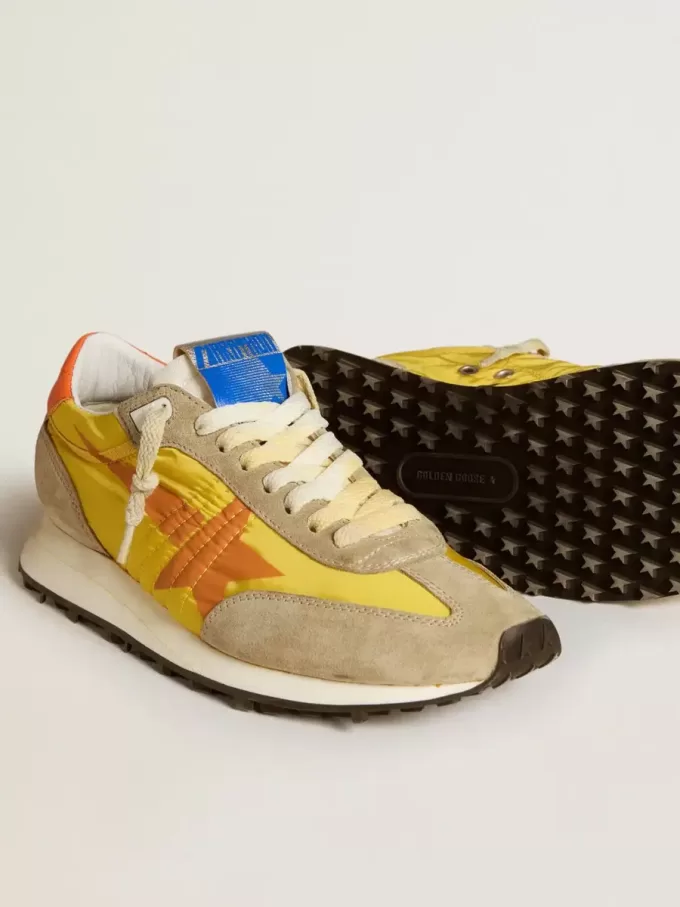 Marathon för damer med gul nylonöverdel och orange stjärna