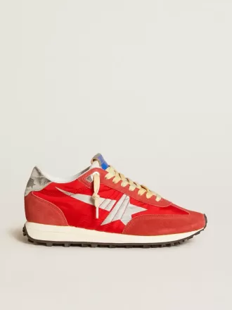 Marathon för damer med röd nylonöverdel och silverstjärna