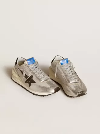 Marathon för damer med silverfärgat ripstop-nylonöverdel och svart stjärna