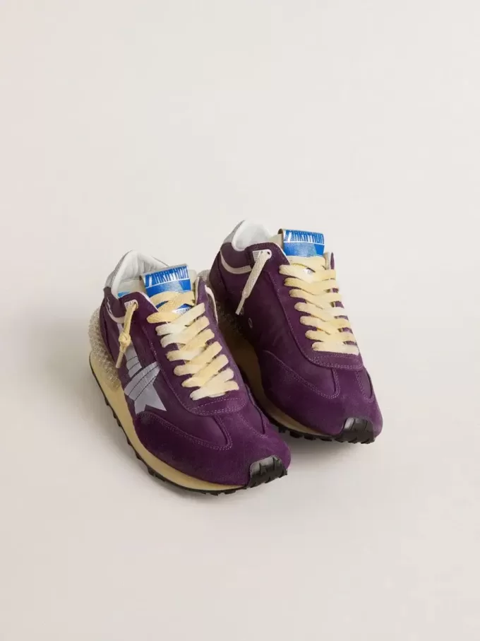 Marathon för herr med lila nylonöverdel och vit stjärna Marathon för herr med lila nylonöverdel och vit stjärna