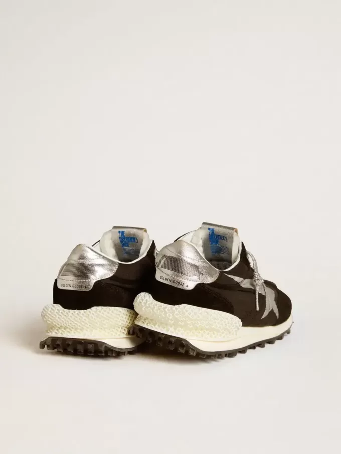 Marathon för herr med svart ovandel i ripstop-nylon och silverstjärna Marathon för herr med svart ovandel i ripstop-nylon och silverstjärna