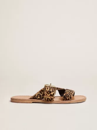 Margaret platta sandaler för dam i ponnyhud med leopardmönster