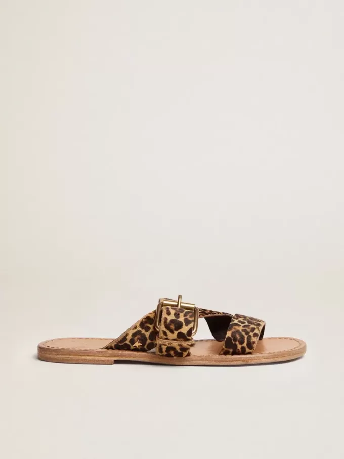 Margaret platta sandaler för dam i ponnyhud med leopardmönster