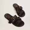 Margaret platta sandaler för damer i svart resinbelagt läder Margaret platta sandaler för damer i svart resinbelagt läder