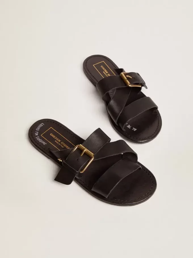 Margaret platta sandaler för damer i svart resinbelagt läder Margaret platta sandaler för damer i svart resinbelagt läder