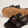 Margaret platta sandaler för damer i svart resinbelagt läder Margaret platta sandaler för damer i svart resinbelagt läder