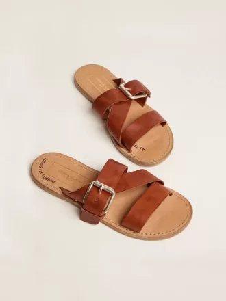 Margaret platta sandaler i resinbelagt läder