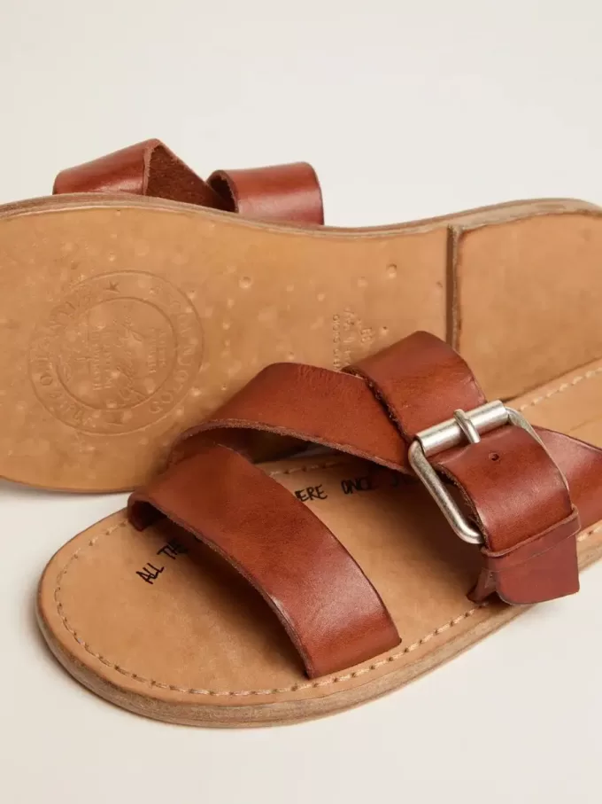 Margaret platta sandaler i resinbelagt läder