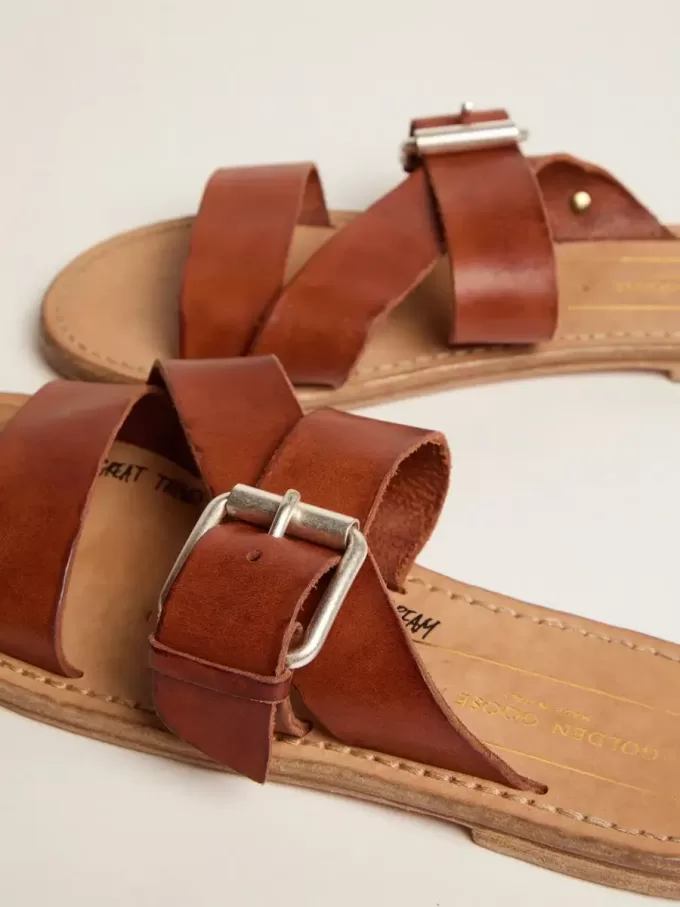 Margaret platta sandaler i resinbelagt läder